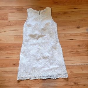ALI & JAY Lace Embroidery Shift Dress